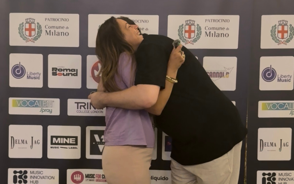 Valeria Rossi riceve il Premio Donne in Musica alla finale di IVISIONATICI Music Festival 2026